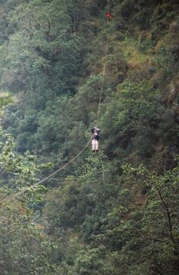 canopi
Cables tendus au travers des canyons sur lequels on peut s elancer et ainsi devaler les vallées par les airs ...
Mots-clés: equateur andes