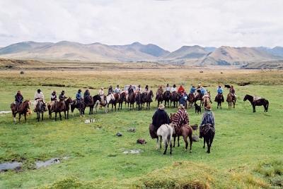 rassemblement de chagras
ceremonie d ouverture d un rodeo 
Mots-clés: equateur andes paramo rodeo chagra cheval indien indigene