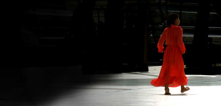 plaisir simple
fillette se promenant dans les allées de la pagode shwedagon, Rangoun, Myanmar
Mots-clés: birmanie