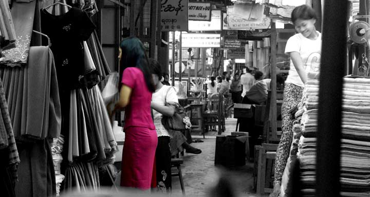 Dans le marché Bogyoken,  Rangoun, Myanmar
marché de Bogyoken.
Mots-clés: Birmanie