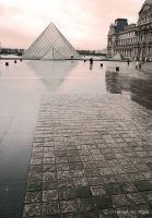 pyramide-du-louvre-autrement.jpg