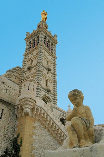 Silence la Bonne Mère veille !
Notre Dame de la Garde à Marseille
Mots-clés: Marseille
