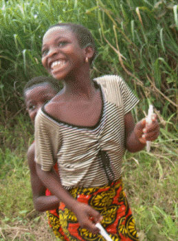 Jeune béninoise
Girolle, jeune beninoise de 10 ans rentrant chez elle après l'école.
Mots-clés: benin-fille
