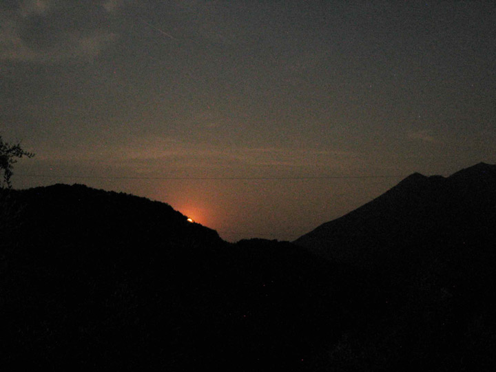 lever de lune
ete 2005 - france
Mots-clés: lune ciel nuit