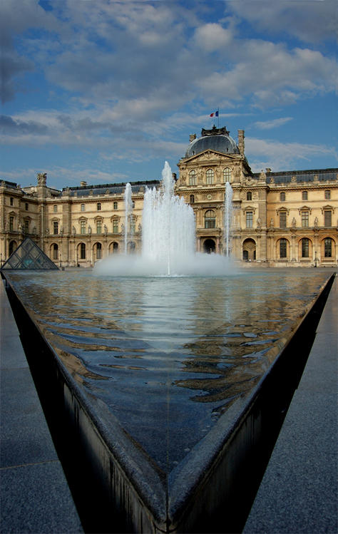 le Louvre Paris
Fontaine du Louvre à Paris 
Nikon D50 18mm F/5.6, 1/1600 S, 200iso, expo + 1 il


Mots-clés: Paris Louvre