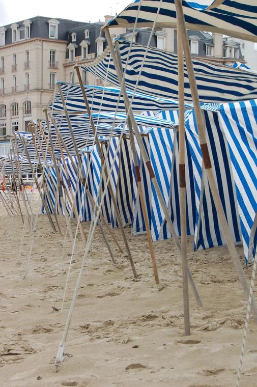 plage de Dinard
tentes sur la plage de dinard
Mots-clés: Dinard