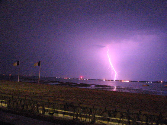 Orage au dessu sdu Bassin d'Arcachon
Mots-clés: Arcachon France