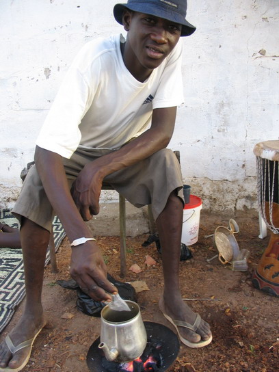 Le thé traditionnel Sénégalais
Le traditionnel et très convivial thé vert.
Mots-clés: Nguekokh Sénégal