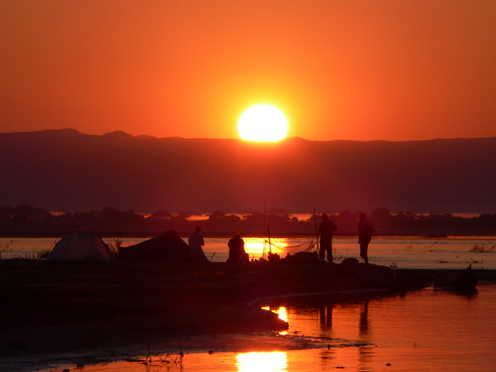 sur les bords de la Tsiribihina -Madagascar-
Mots-clés: ouest de Madagascar