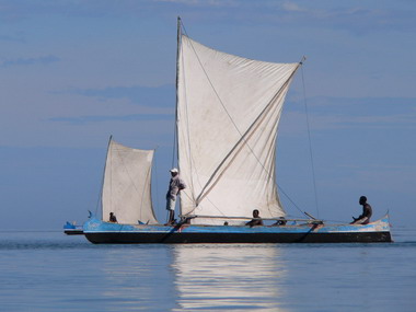 en pays Vezo -Madagascar-
dès que le vent soufflera...je repartira
Mots-clés: sud ouest de Madagascar