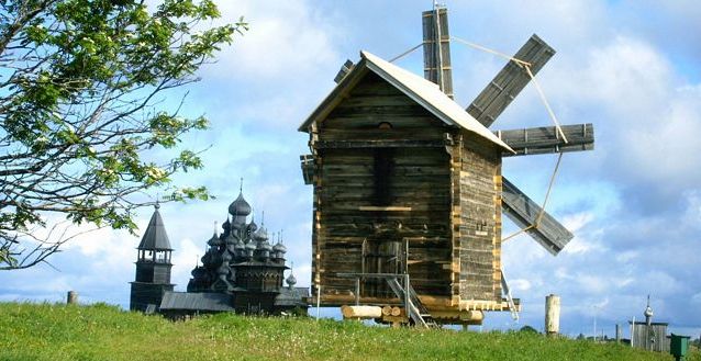 Vacances en RUSSIE
Kiji sur le lac Onéga, l'hiver le ravitaillement ne se fait plus par bateau mais par hélico
Mots-clés: Russie Onéga Kiji