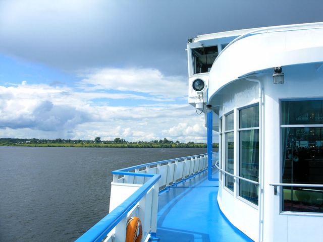 Vacances en RUSSIE
Navigation sur la Néva entre St.Petersbourg et Moscou
Mots-clés: Russie Néva