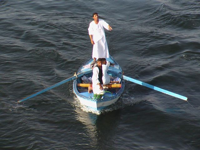 Vendeur de fringues à Esna - Egypte 07
vendeurs de vêtements à l'approche de l'écluse d'Esna
Mots-clés: Egypte Esna