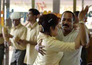 salsa
Un couple danse la salsa dans un café de La Havane, Cuba.
Mots-clés: Havane Cuba
