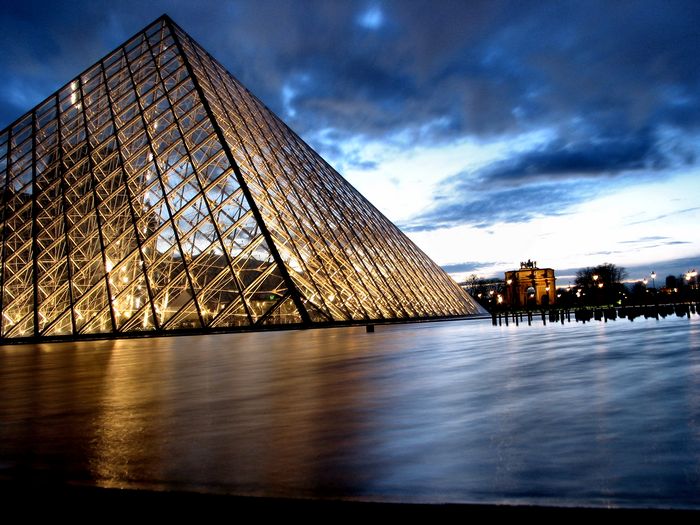 Louvre
Pyramide à la tombée du jour
Mots-clés: Louvre Pyramide Paris