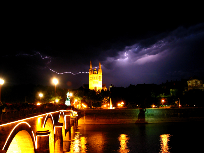 Purple Thunder, Angers un soir d'orage en Anjou
Mots-clés: Angers France