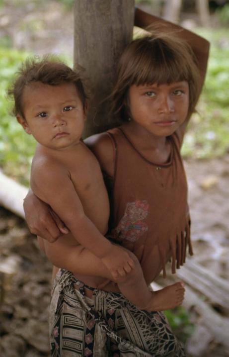 Enfants Warao (Vénézuela)
Les Waraos sont les indiens du bords du delta de l'Orénoque
Mots-clés: Orénoque Vénézuela