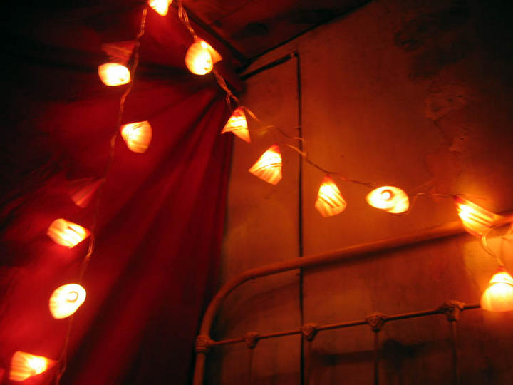 nuit etrange
nuit amoureuse ,triste et joyeuse à la fois, marseille été2005
Mots-clés: voyage rêve