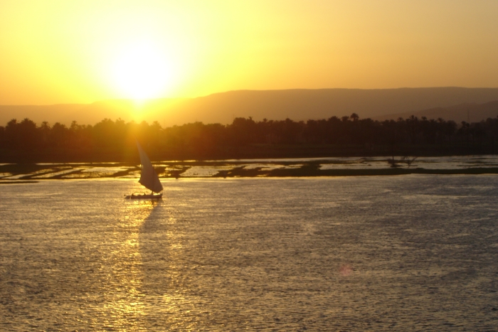 Egypte, coucher de soleil sur le nil à Louxor
Mots-clés: Egypte
