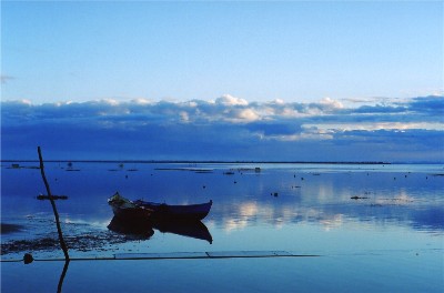 Entre ciel et mer. Le bassin d'Arcachon, sublimé par un crépuscule d'hiver.
