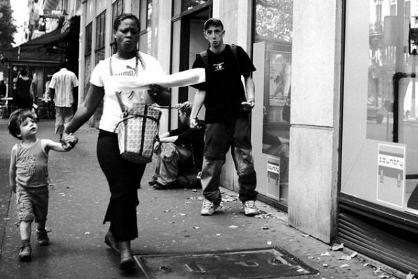 Sur le trottoir du Boulevard de Sébastopol, Paris - France
Mots-clés: Paris France