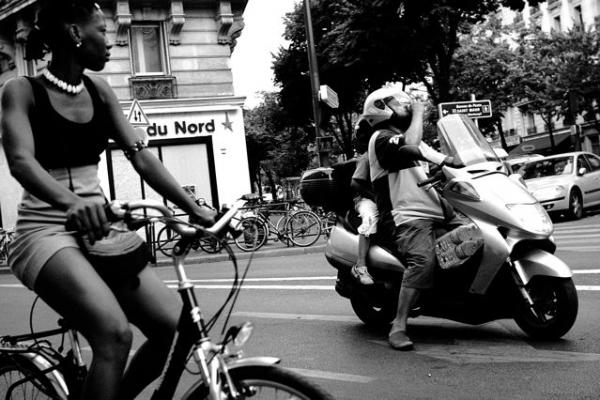 Rue Oberkampf, passage de deux roues, Paris France
Mots-clés: Paris France