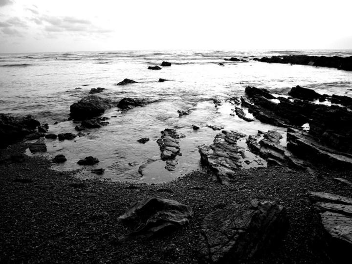 La mer se retire, noir et blanc
Mots-clés: MER EAU