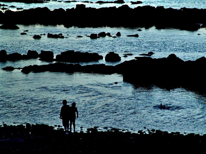 Silhouette
                               Bord de mer en marée basse  - St Jean de Luz
