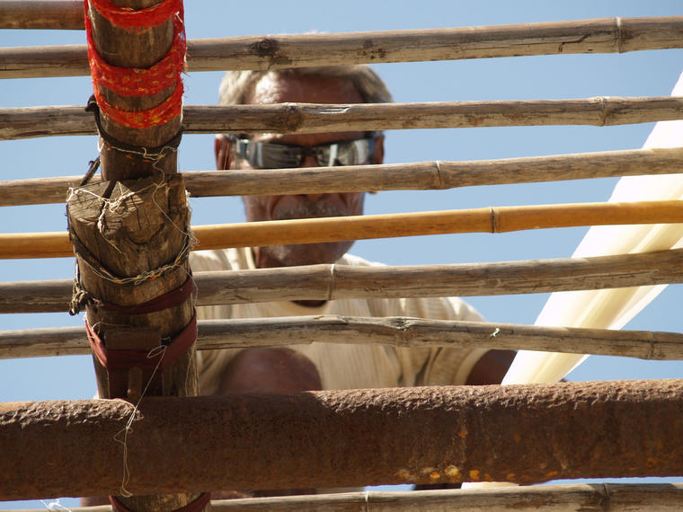 La haut ... homme au travail sur échafaudage fragile, Inde
Mots-clés: Inde