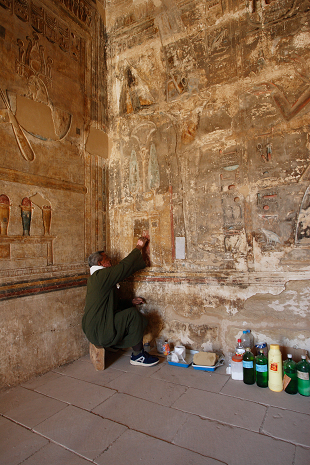 Restauration d'un temple
Restauration du temple de Medinet Habou, temple funéraire de Ramsès III, Thèbes Ouest.

