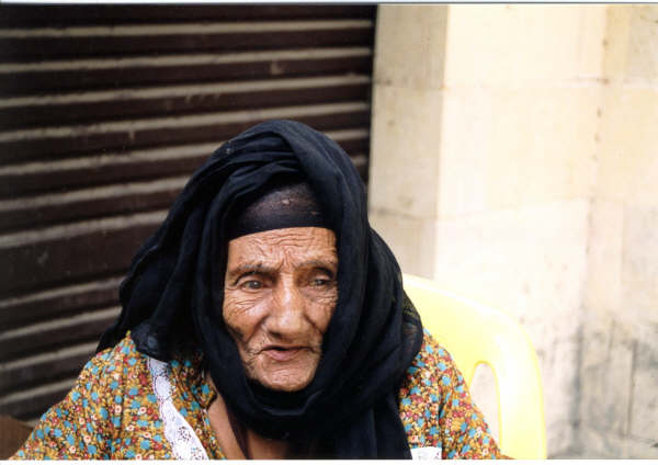 Grand mère dans une rue du Caire, Egypte
Mots-clés: Egypte