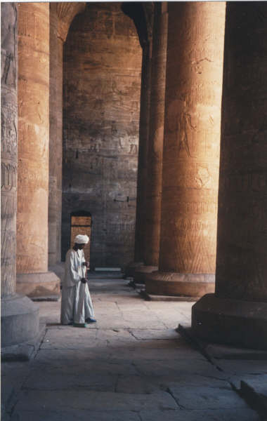 Karnak et ses colonnes majestueuses
Mots-clés: Egypte