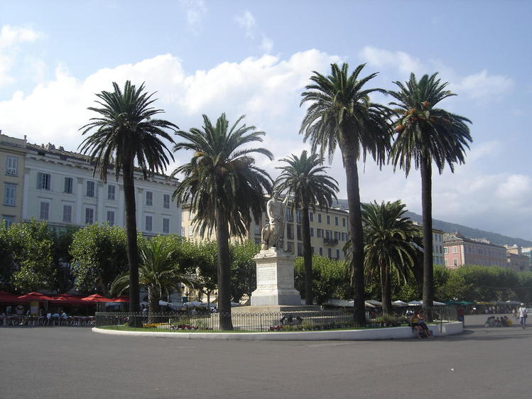 Une place à Ajaccio
Un super monument à Ajaccio !!
