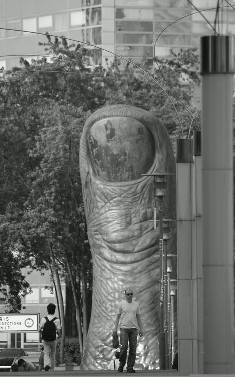 Coup de pouce de la Défense, œuvre de César - Paris
Mots-clés: Paris Défense