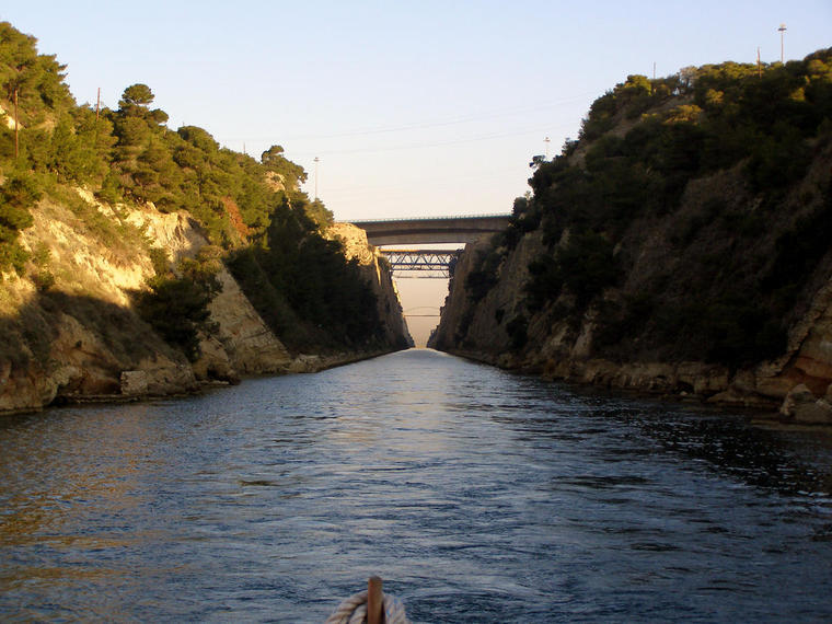 Passage du canal de Corinthe en Grèce
Mots-clés: Grèce Corinthe