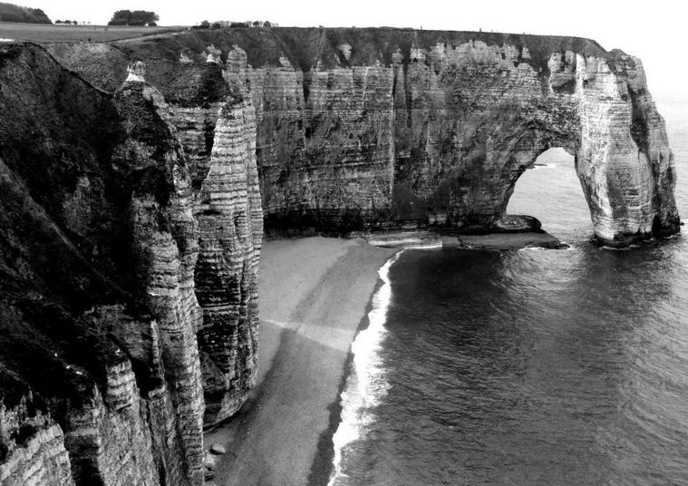 falaises
falaises chargées d'histoires
lieu privilégié du célèbre Arsen Lupin.
Mots-clés: etretat normandie france falaise