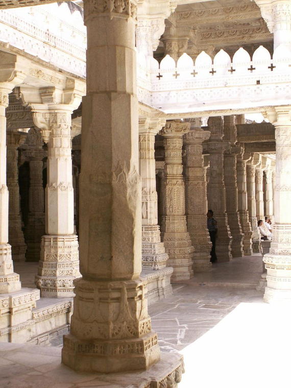 Colonnes en marbre blanc du temple "jain" de Ranakpur - Inde
Mots-clés: colonne marbre temple Inde