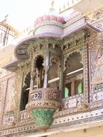 City Palais à Udaipur - Rajasthan - Inde
Vaste ensemble de marbre et granit incrusté de pierres semi précieuses
Mots-clés: palais marbre Udaipur Rajasthan Inde