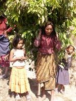 Retour d'une rude journée de labeur - Népal
Mots-clés: travail champ Népal femme villageoise