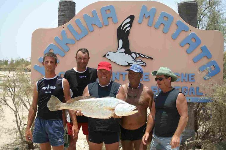Des pêcheurs heureux de leur prise au campement de pêche Hakuna Matata, Senegal
Mots-clés: Senegal