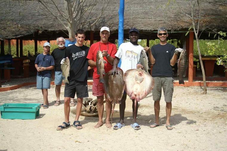 Trophées au retour de la pêche au campement Hakuna Matata, Sénégal
Mots-clés: Senegal