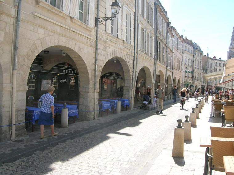 rue St Jean du Pérot
cette rue conduit au vieux port
Mots-clés: France