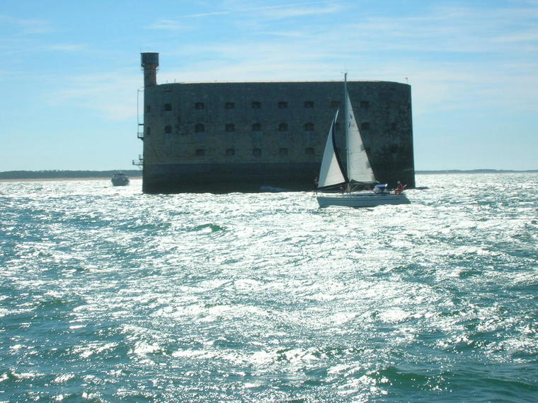 Fort Boyard dans l'ombre vu depuis un bateau, La Rochelle
Mots-clés: France