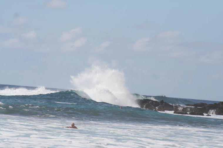 Vague sur la Plage de Boucan Canot, La Réunion
