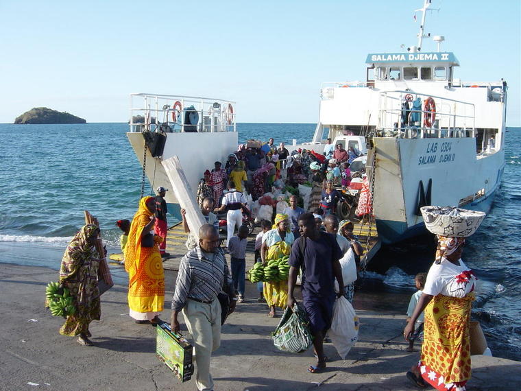Descente de la barge qui nous amène sur grande terre
