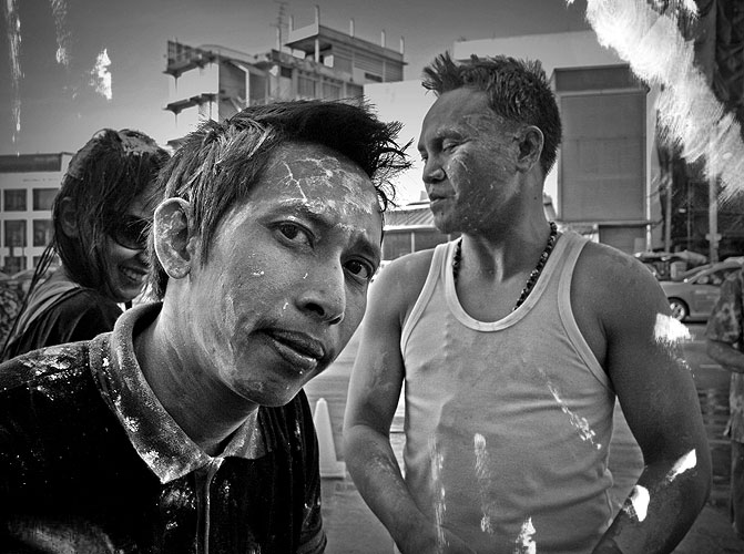 Songkran Bangkok 2008, Thailande
Dans une rue de Bangkok pendant les fêtes de Songkran (2008)
Mots-clés: songkran Bangkok