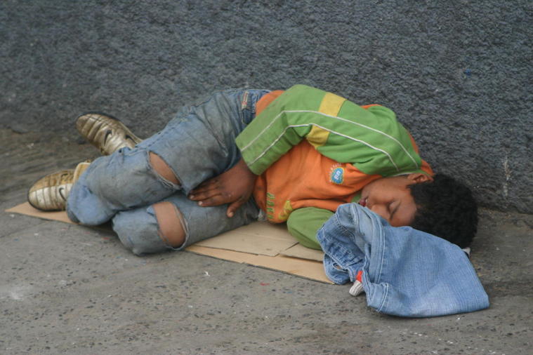 petitSDF_Rabat_Maroc
Délaisser par les sien et toutes la société, le jour il circule dans la ville à la recherche du pain et la nuit il dort sur le troutoir
Mots-clés: Maroc Rabat