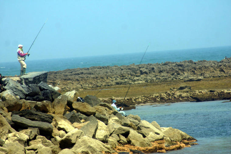 Au bord de la mer la pêche offre des moment de détente et d'évasion.
Mots-clés: pêche