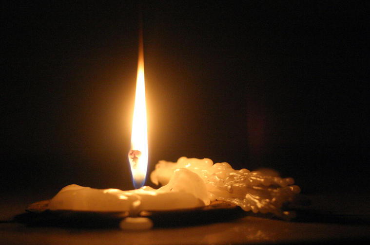 Nostalgie bougie
c'est sous l'éclairage de la bougie qu'on a révisé nous premières leçons. on appuyant sur l'intérepteur penser au gents qui vivent encore sous l'éclairage des bougies au des lampes à gaz..
Mots-clés: Bougie Eclairage Lumière