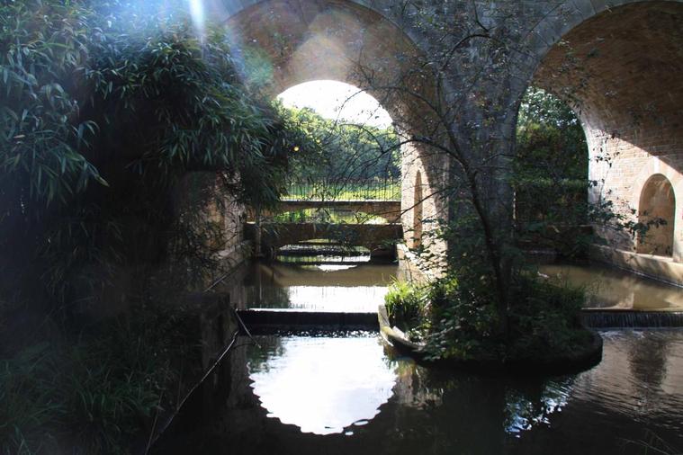 Sous la pile du pont de Procé, Nantes - France
Mots-clés: Nantes